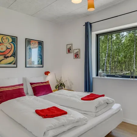 4 Bedroom Gorgeous In Holiday home