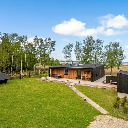 4 Bedroom Gorgeous In Holiday home